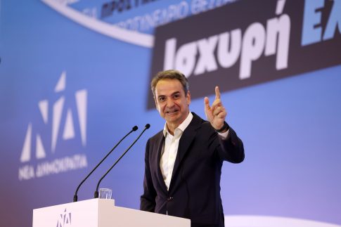 Σκιάθος: Ανήλικος με ηλεκτρικό πατίνι παρέσυρε πεζό και τον εγκατέλειψε – Συνελήφθη μαζί με τους γονείς του