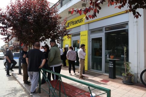 Ηλιούπολη: Εξαιρετικά κρίσιμη η κατάσταση της 17χρονης που έπεσε από ταράτσα – Μεταφέρθηκε στο ΚΑΤ