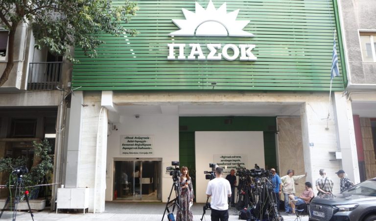 ΠΑΣΟΚ: «Ο κ. Μαρινάκης ομολόγησε πως η κυβέρνηση είναι πίσω από τη στοχοποιήση του προέδρου»
