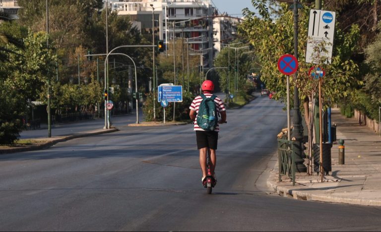 Παιανία: Στη ΜΕΘ 12χρονος που οδηγούσε ηλεκτρικό πατίνι και παρασύρθηκε από αυτοκίνητο