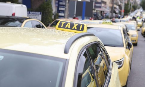 Ένα δισ. ευρώ η ζημιά στο Δημόσιο από το κύκλωμα λαθραίων τσιγάρων του «Πούτιν» – Δεσμεύτηκαν βίλες, ξενοδοχείο και τάνκερ