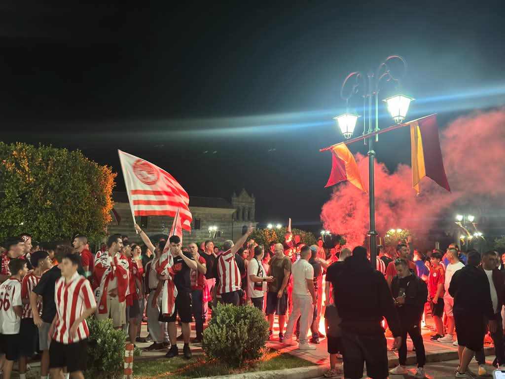 690883582-1302768181921423-3359901572802099163-n Με τραγούδια και βεγγαλικά οι πανηγυρισμοί στη Ζάκυνθο για την κατάκτηση του τροπαίου από τον Ολυμπιακό