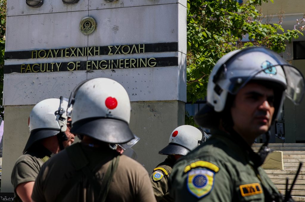 Επεισόδια στο ΑΠΘ: Ελεύθεροι οι προσαχθέντες – Έξι οι τραυματίες στο νοσοκομείο Παπαγεωργίου