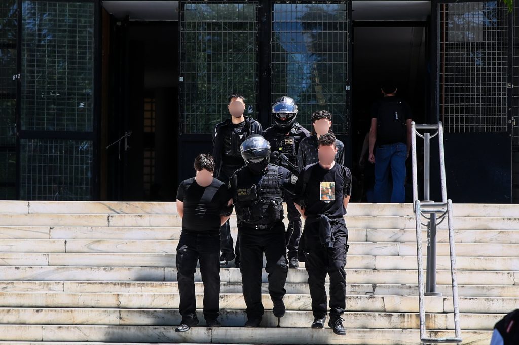 Επεισόδια στο ΑΠΘ: Ελεύθεροι οι προσαχθέντες – Έξι οι τραυματίες στο νοσοκομείο Παπαγεωργίου