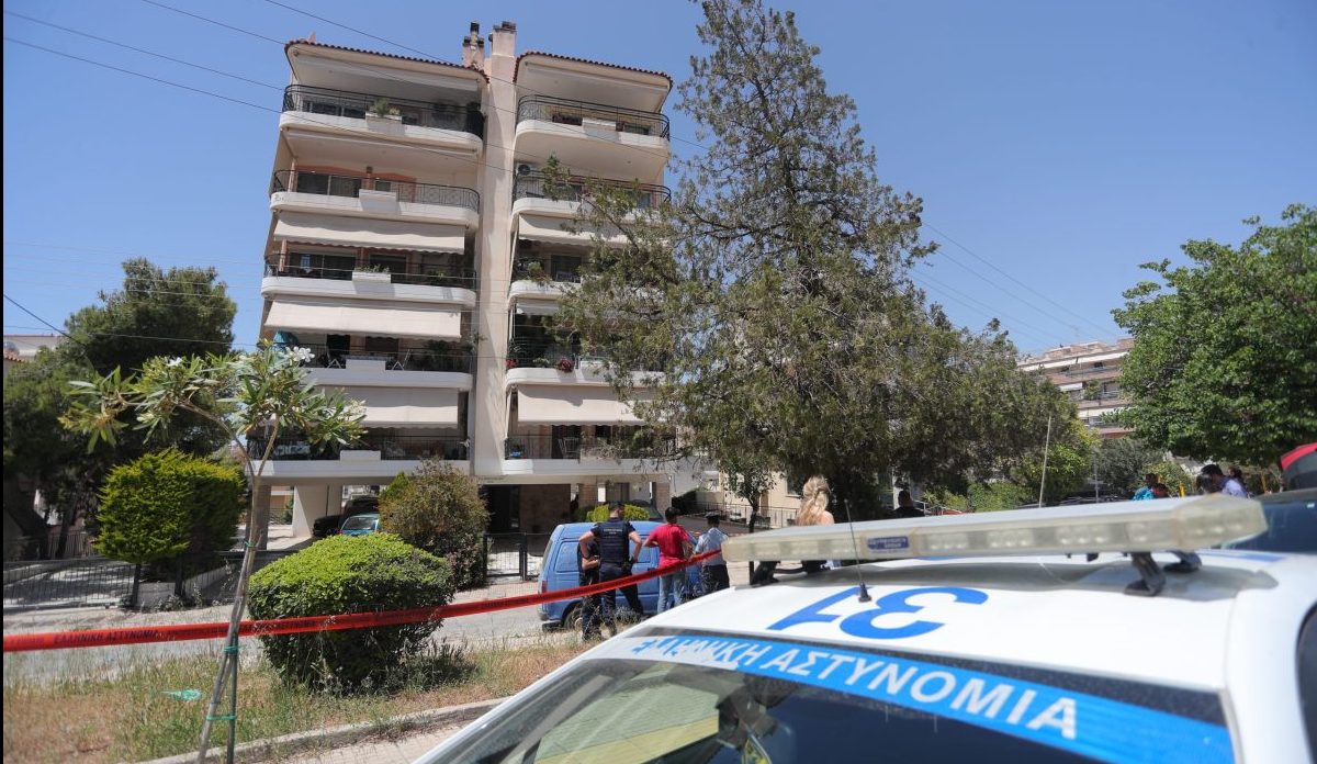 Ηλιούπολη: Νεκρή η μία από τις δύο 17χρονες που έπεσαν από τον έκτο όροφο – Σε κρίσιμη κατάσταση η δεύτερη