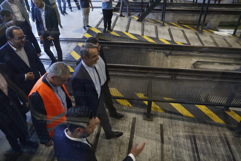 Μητσοτάκης: Νέα λεωφορεία, νέοι συρμοί και συλλογικές συμβάσεις στις συγκοινωνίες