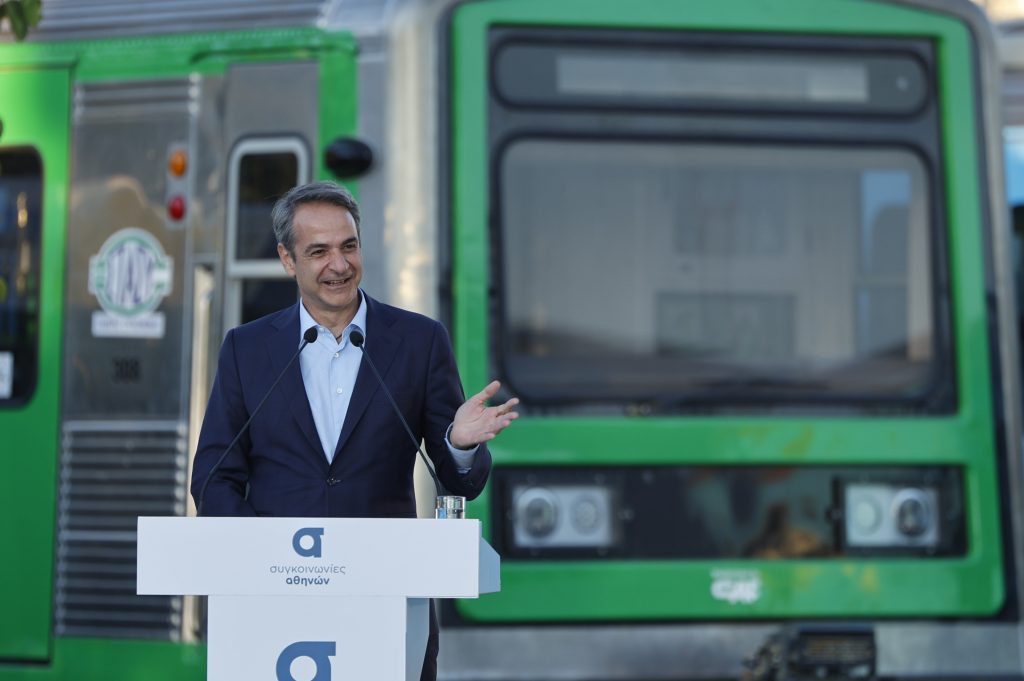 Μητσοτάκης: Νέα λεωφορεία, νέοι συρμοί και συλλογικές συμβάσεις στις συγκοινωνίες