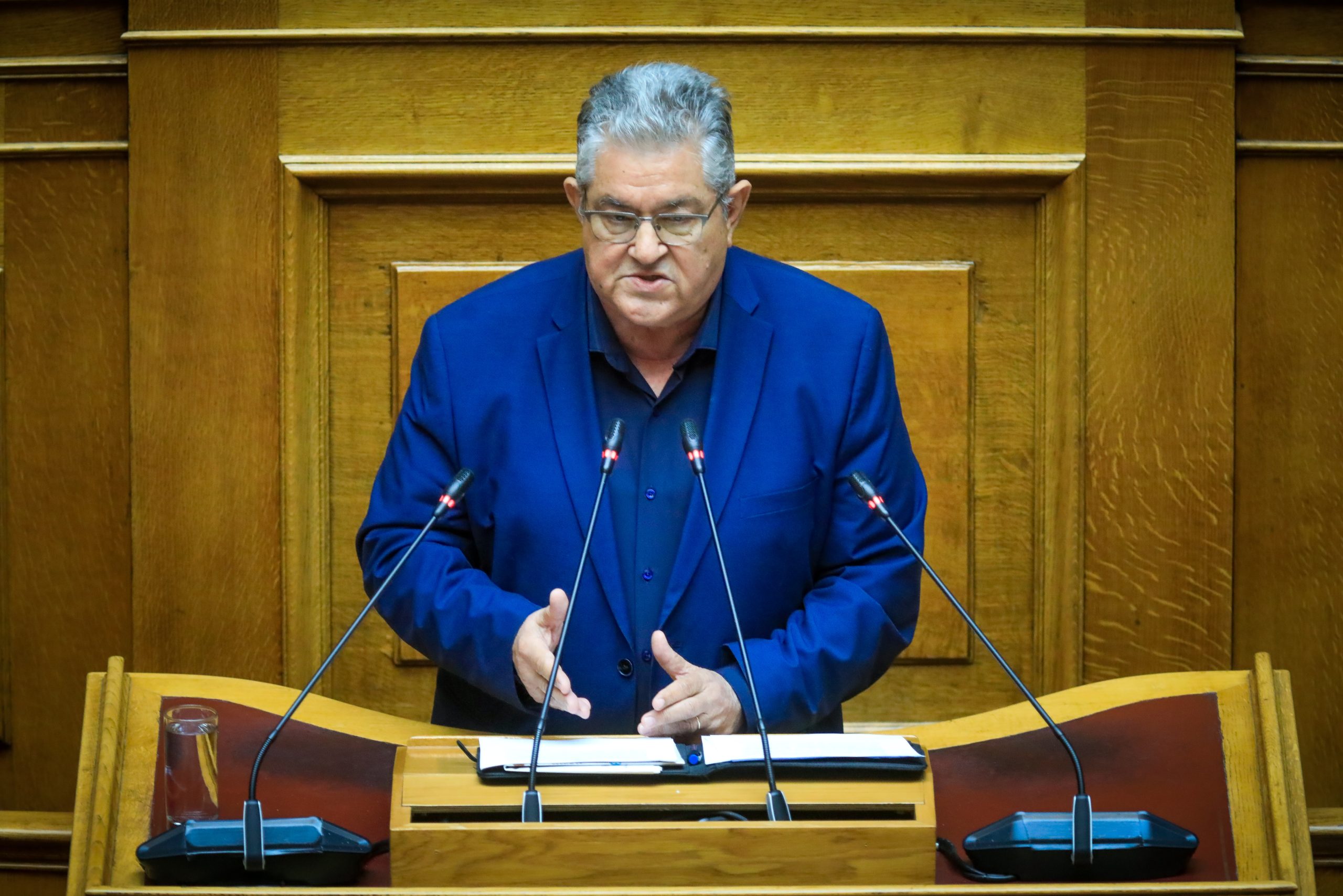 Κουτσούμπας στη Βουλή: Σφοδρή επίθεση για «συγκάλυψη σκανδάλων» – Αποχώρησε το ΚΚΕ από τη διαδικασία