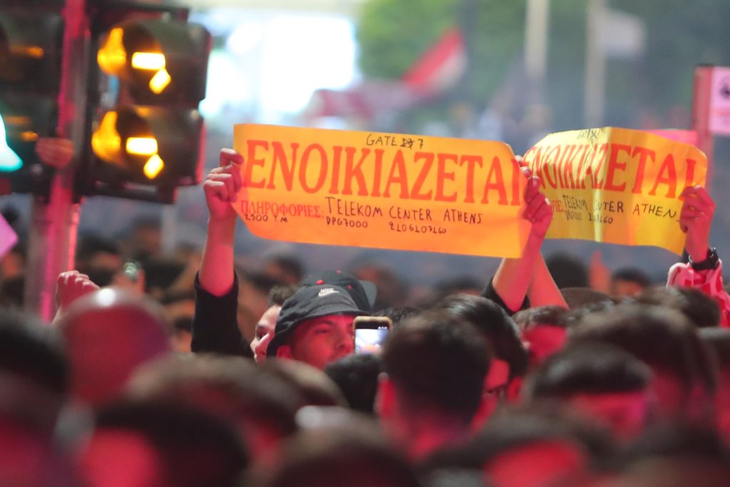Βασιλιάς της Ευρώπης για 4η φορά ο Ολυμπιακός: Πανηγυρισμοί σε όλη την Ελλάδα, «κάηκε» ο Πειραιάς κατά την άφιξη των πρωταθλητών
