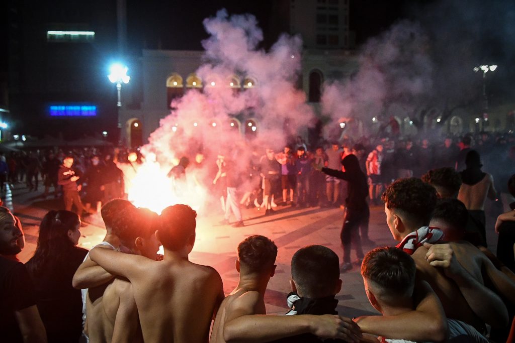Βασιλιάς της Ευρώπης για 4η φορά ο Ολυμπιακός: Πανηγυρισμοί σε όλη την Ελλάδα, «κάηκε» ο Πειραιάς κατά την άφιξη των πρωταθλητών