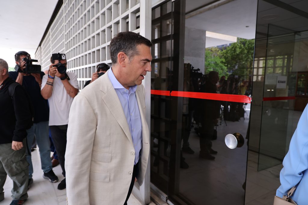 Τσίπρας: Κατέθεσε στον Άρειο Πάγο την ιδρυτική διακήρυξη της ΕΛΑΣ – «Σημαία μας είναι η Δημοκρατία και η Δικαιοσύνη»