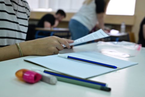 Έξοδος Αγίου Πνεύματος: Αυξημένη κίνηση στις εθνικές οδούς – Με 90% πληρότητα αναχωρούν τα πλοία