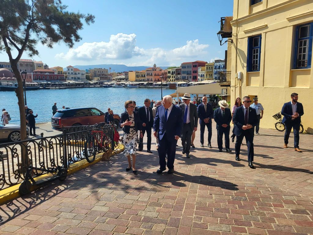 Χανιά: Η Πριγκίπισσα Άννα στο Ναυτικό Μουσείο Κρήτης – Εντυπωσιασμένη από την έκθεση για τη Μάχη της Κρήτης