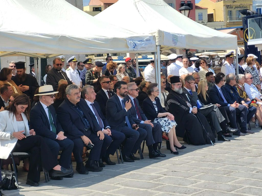 Χανιά: Η Πριγκίπισσα Άννα στο Ναυτικό Μουσείο Κρήτης – Εντυπωσιασμένη από την έκθεση για τη Μάχη της Κρήτης