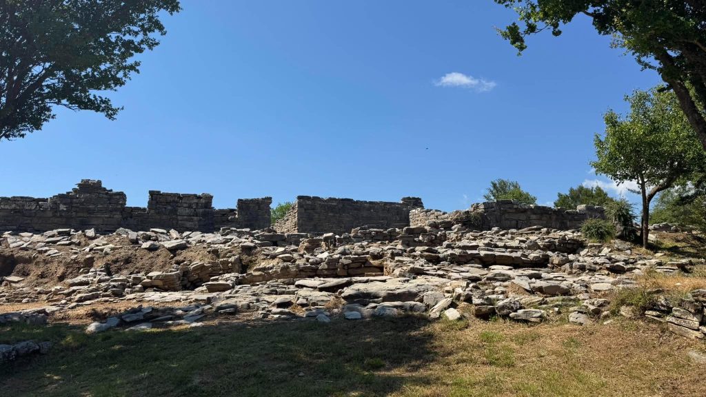 Στην Αρχαία Ζώμινθο στα Ανώγεια της Κρήτης η υπουργός Πολιτισμού Λίνα Μενδώνη