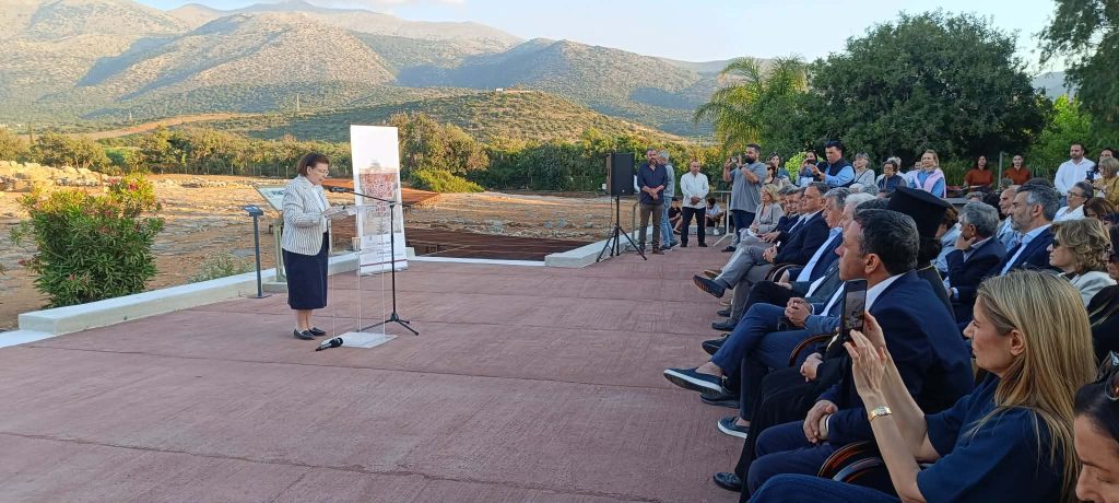Στο Μινωικό ανάκτορο των Μαλίων η Λίνα Μενδώνη – Εγκαινίασε το έργο αντιπλημμυρικής θωράκισης