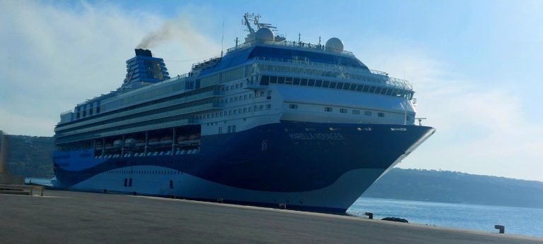 Χανιά: Διπλή άφιξη κρουαζιερόπλοιων στο λιμάνι της Σούδας.