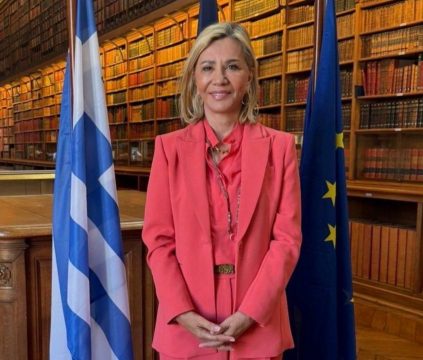 Σύλληψη 39χρονης στον Βόλο για κλοπή από οικία και βία κατά αστυνομικού