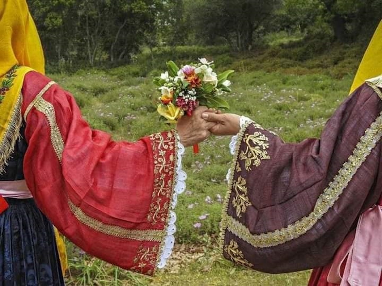 Εαρινή συνάντηση παράδοσης στον Βόλο με επίκεντρο τις νυφικές φορεσιές και τα έθιμα της Λαμπρής