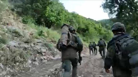 Ηλιούπολη: Εξαιρετικά κρίσιμη η κατάσταση της 17χρονης που έπεσε από ταράτσα – Μεταφέρθηκε στο ΚΑΤ