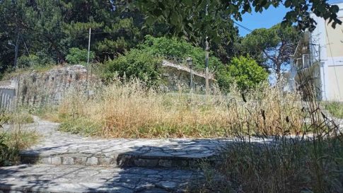 Κέρκυρα: Κόντρα για το καθεστώς της «απάτητης παραλίας» στον Χαλικούνα
