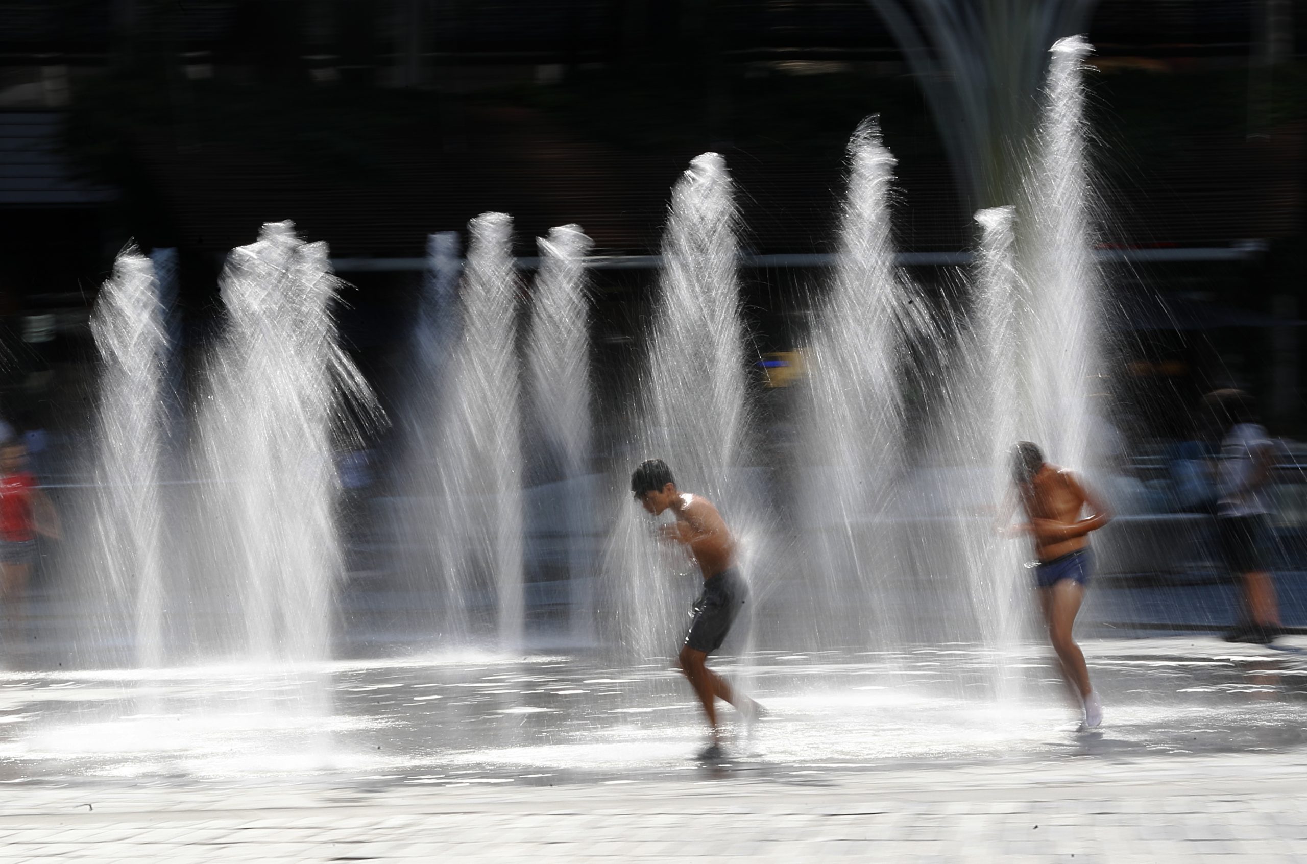 Η Ευρώπη «βράζει» αλλά τα κολυμβητήρια δεν επαρκούν