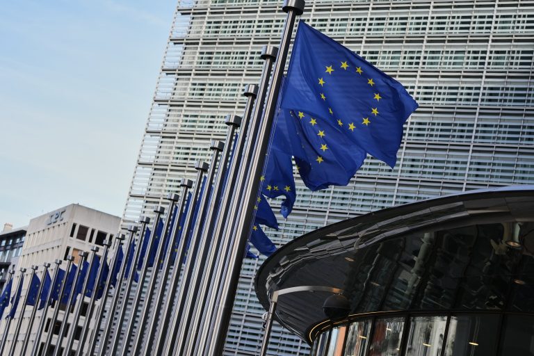 Απάντηση Κομισιόν στους δασμούς Τραμπ: Διατηρούμε ανοιχτές τις επιλογές μας για την προστασία των συμφερόντων της ΕΕ  ​