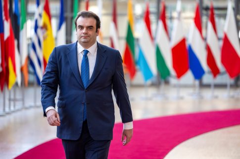 Χαλκιδική: Απομάκρυναν σκηνές, αυθαίρετες κατασκευές μέχρι και ηλιακά πάνελ και μποτίλιες υγραερίου από παραλίες της Σιθωνίας