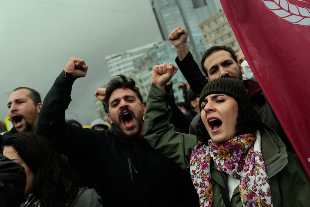 Άγρια καταστολή στις συγκεντρώσεις για την Πρωτομαγιά στην Κωνσταντινούπολη – Περίπου 400 συλλήψεις
