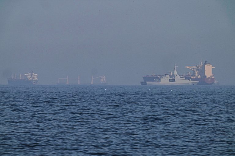 Ιράν: Χρεώνουμε τέλη για «υπηρεσίες πλοήγησης» μέσω του Ορμούζ, όχι διόδια