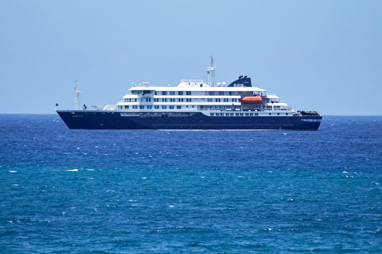 «Δεν είμαστε απλώς μια είδηση, είμαστε άνθρωποι», ξεσπά επιβάτης στο κρουαζιερόπλοιο με τα κρούσματα χανταϊού