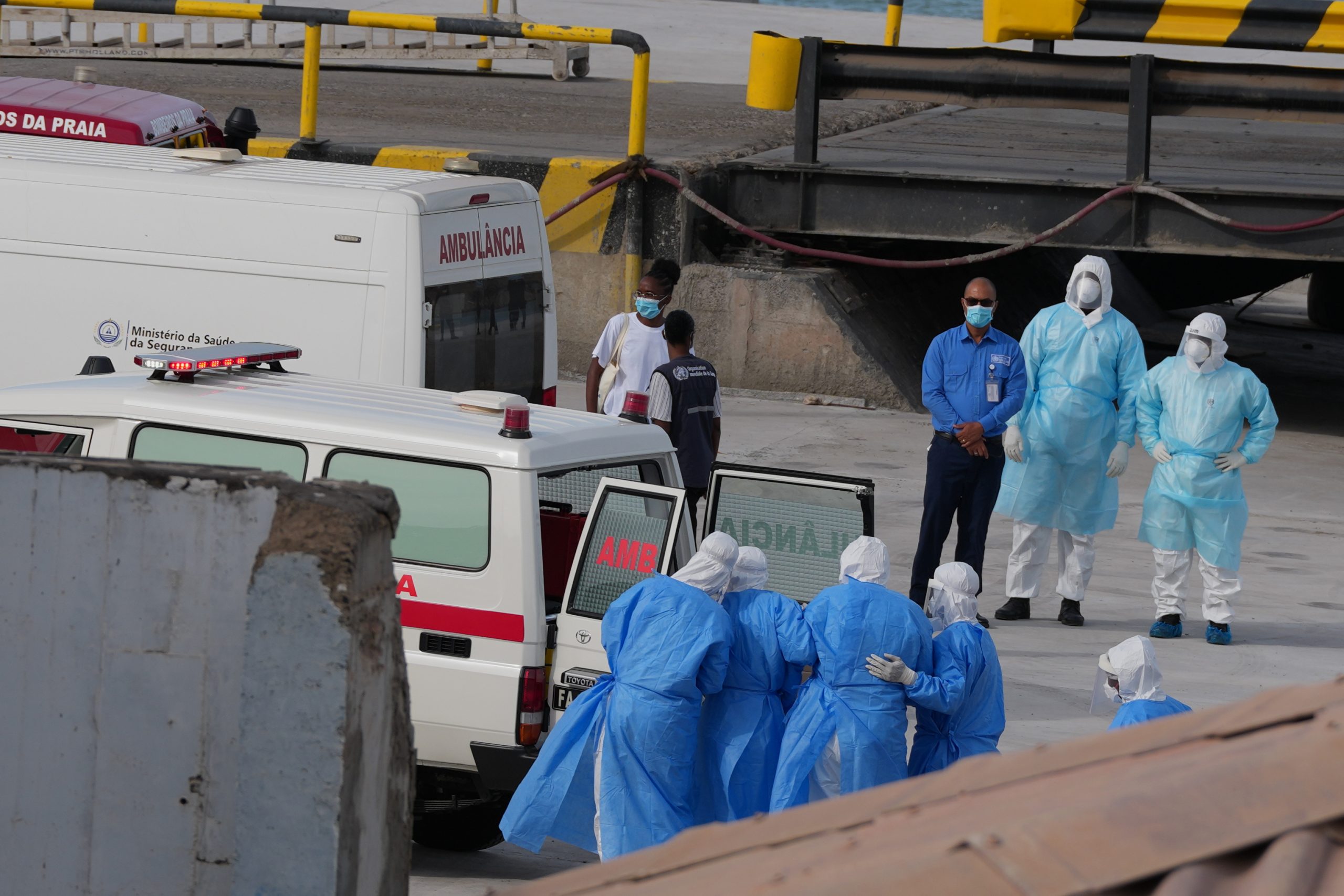 Χανταϊός: Προς τα Κανάρια το κρουαζιερόπλοιο – Στο μικροσκόπιο το στέλεχος των Άνδεων