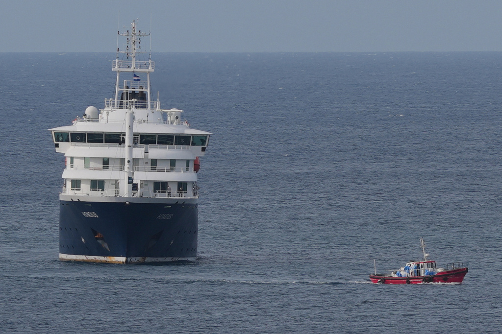 Χανταϊός: Δεν θα δέσει σε λιμάνι της Τενερίφης το κρουαζιερόπλοιο – Θα αγκυροβολήσει στα ανοιχτά