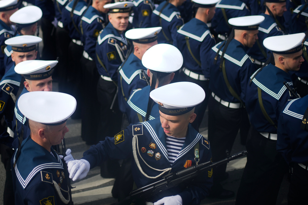 Ρωσία: Λιτή παρέλαση για την Ημέρα της Νίκης στη σκιά των ουκρανικών επιθέσεων – Μόνο σε γιγαντοοθόνες φέτος τα υπερόπλα