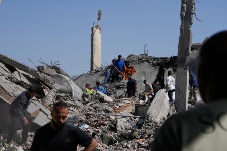 Συνεχίζεται η αιματοχυσία στον Λίβανο παρά την εκεχειρία – Χιλιάδες νεκροί και τραυματίες