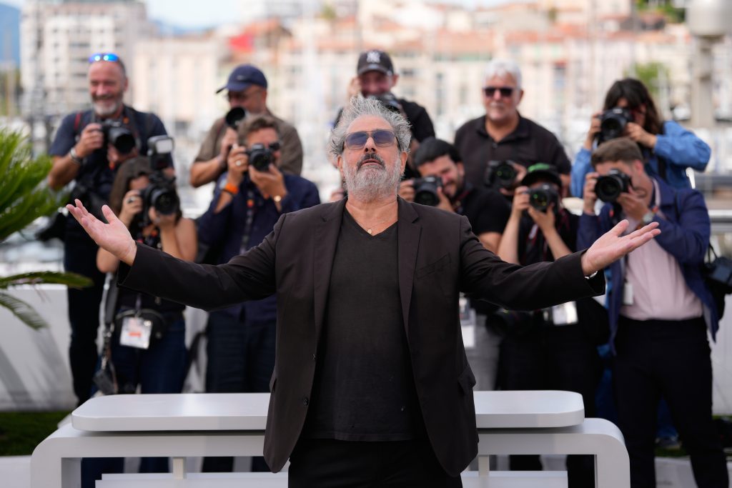 Άρχισε το 79ο Φεστιβάλ Κινηματογράφου των Καννών – Λαμπερά ονόματα, τεχνητή νοημοσύνη και αισθητές απουσίες