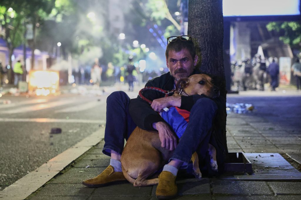 Βελιγράδι: Επεισόδια μετά τη μαζική αντικυβερνητική διαδήλωση – 23 προσαγωγές