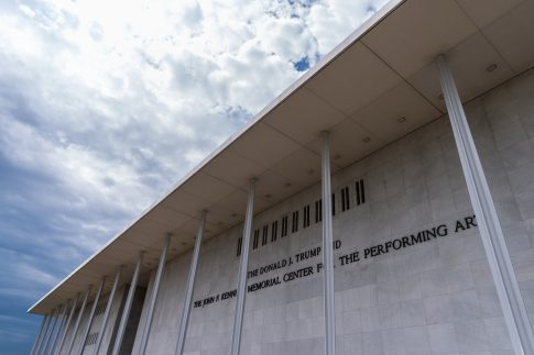 Ένθετο Παιδεία: <strong>Το πρώτο ξενόγλωσσο προπτυχιακό από το ΟΠΑ</strong>