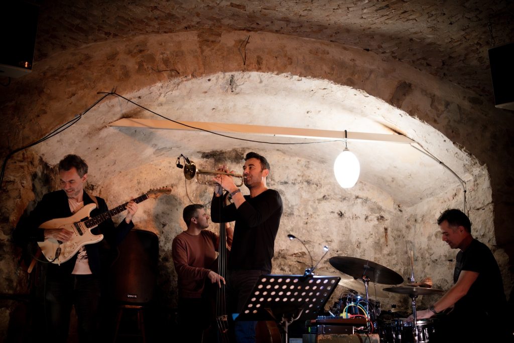 Πέντε βραδιές όπου η jazz αλλάζει πρόσωπα -Από τη σύγχρονη ευρωπαϊκή σκηνή μέχρι την afro-cuban παράδοση και την ελληνική τραγουδοποιία