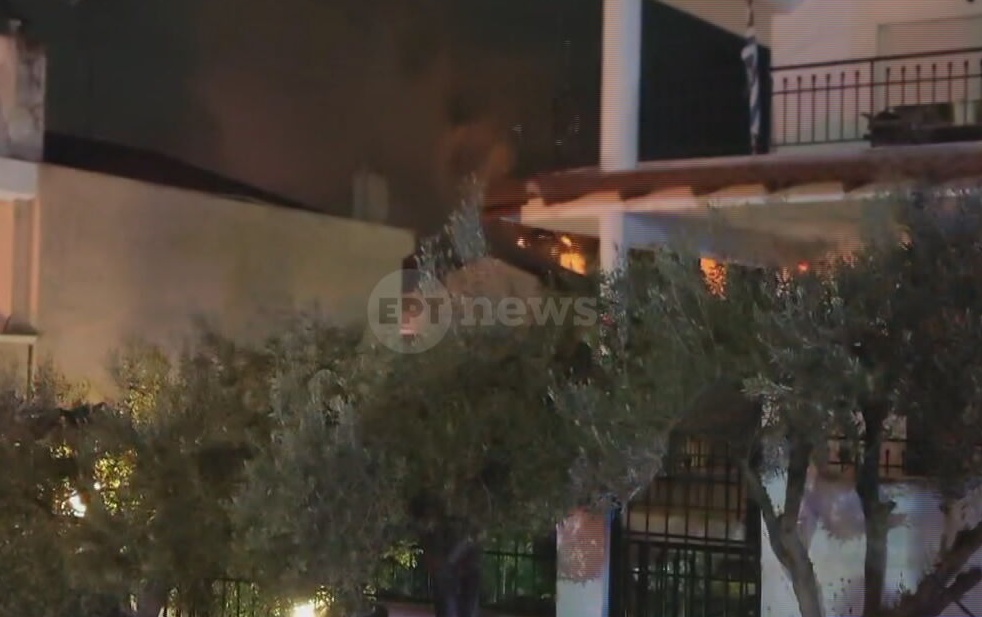 Υλικές ζημιές από φωτιά σε δώμα πολυκατοικίας στο Ωραιόκαστρο – Αστυνομικοί απεγκλώβισαν μητέρα και ανήλικα τρία παιδιά
