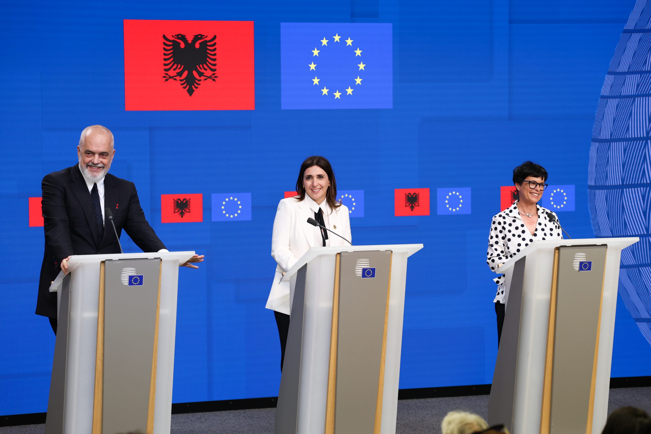 ΕΕ-Αλβανία: Ανοίγει ο δρόμος για το κλείσιμο ενταξιακών κεφαλαίων – «Είμαστε EU Talibans», δήλωσε ο Έντι Ράμα