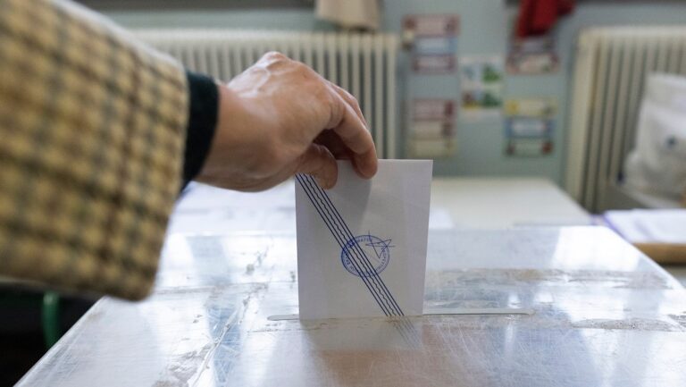 Δημοσκόπηση Opinion Poll: Προβάδισμα ΝΔ με 12,5 μονάδες έναντι της ΕΛ.Α.Σ