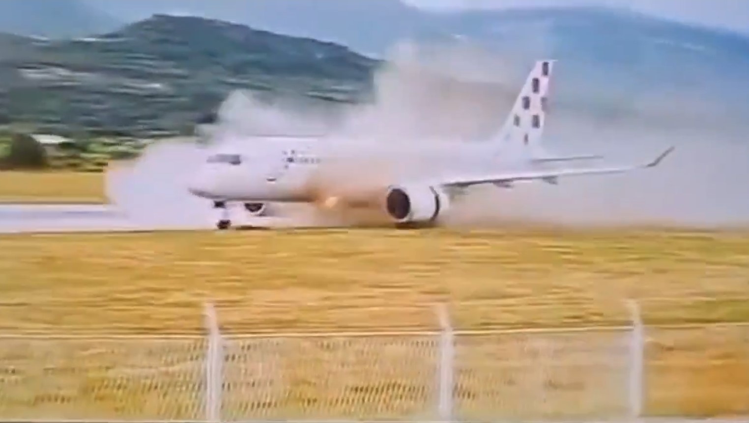 Κροατία: Airbus με 130 επιβάτες «γλιστράει» στον διάδρομο του αεροδρομίου  ​