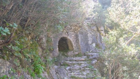 Τρίπολη : Στην «τσιμπίδα» του νόμου 3 άνδρες για κλοπές σε περίπτερα και αυτοκίνητα