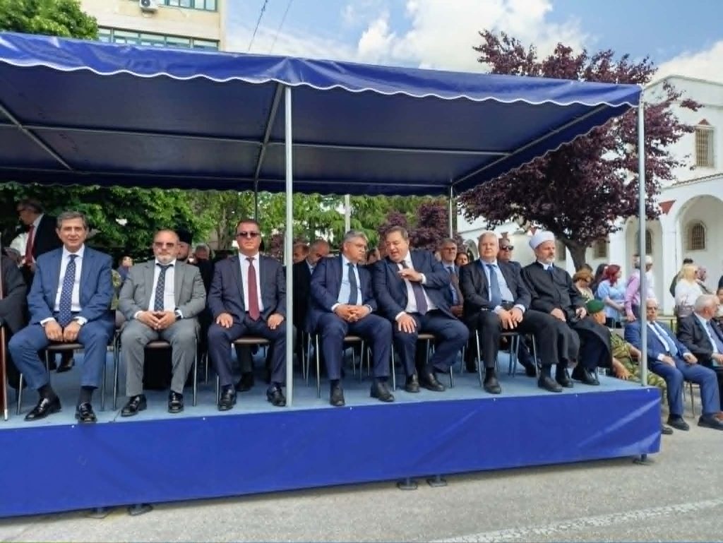 «Ελευθέρια Κομοτηνής»: Η παρέλαση ενώπιον του Κωνσταντίνου Γκιουλέκα και του Δημήτρη Νατσιού