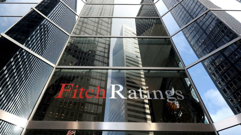 Fitch: Εύσημα στην Ελλάδα για τα στοχευμένα μέτρα στήριξης νοικοκυριών και επιχειρήσεων λόγω του αυξημένου ενεργειακού κόστους