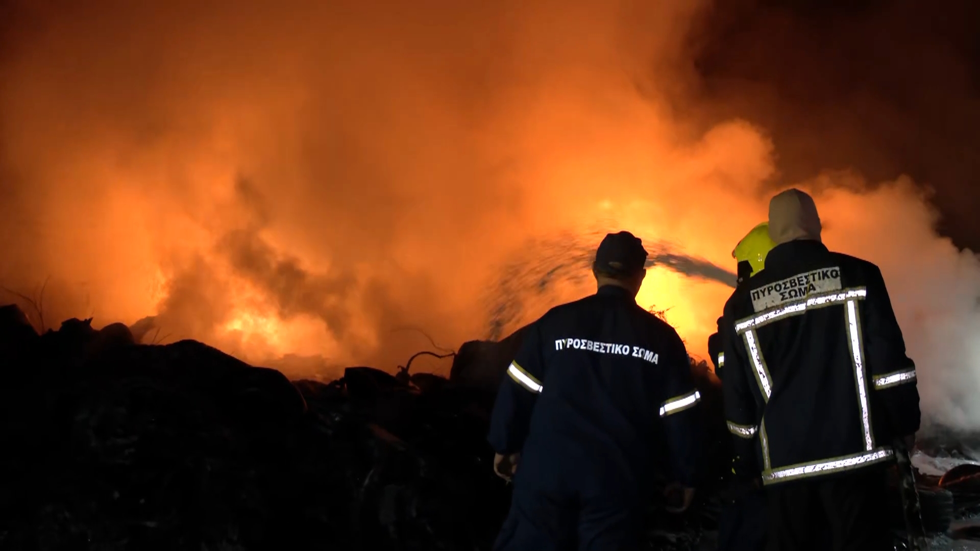 Σκύρος: Συνελήφθη 63χρονη για τη μεγάλη φωτιά στην Κολυμπάδα – Καλύτερη η εικόνα στο μέτωπο