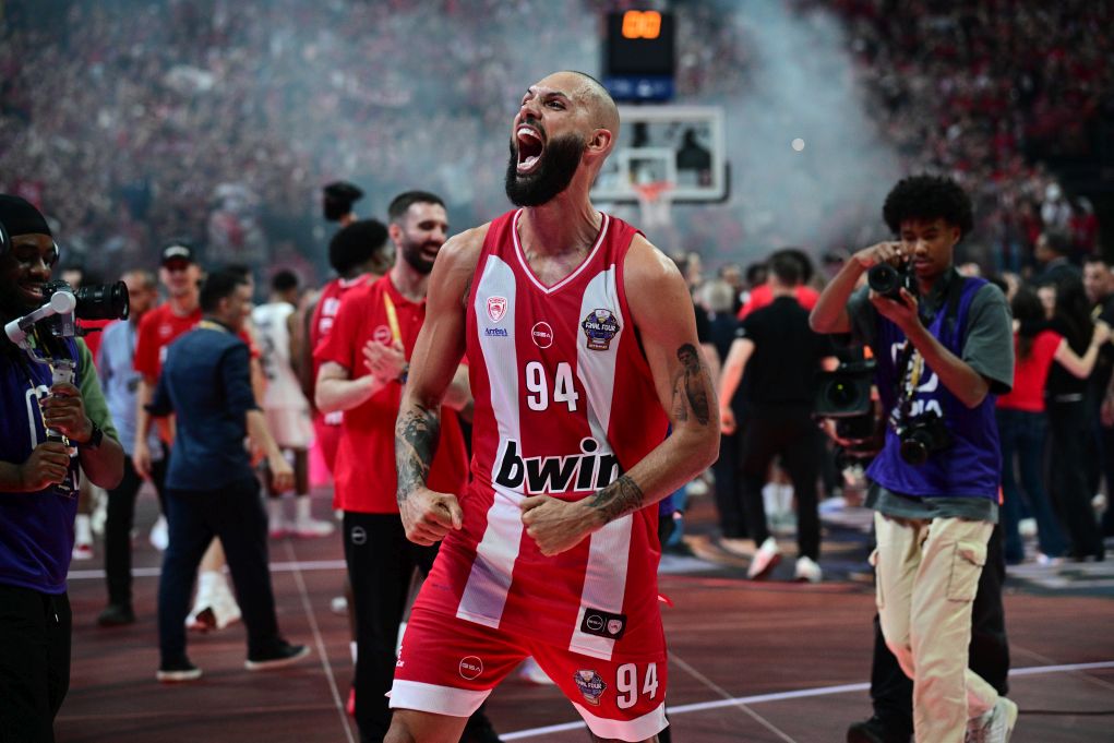 fournie-olympiakos-real-2026.jpg Στην κορυφή της Ευρώπης για 4η φορά ο Ολυμπιακός που δάμασε με 92-85 την Ρεάλ Μαδρίτης σε τελικό-θρίλερ στο «καμίνι» του ΟΑΚΑ (live)