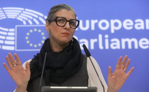Φλωρίδης: Άρση της ανωνυμίας στον ψηφιακό κόσμο και νομοθετική παρέμβαση για τα deepfake βίντεο