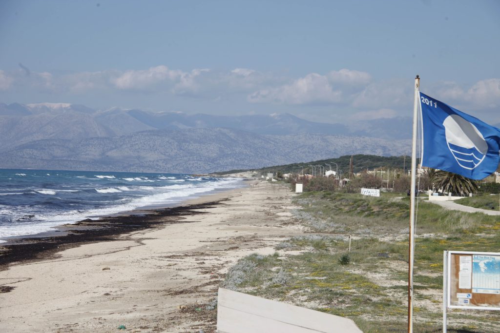 Γαλάζιες Σημαίες 2026: Δεύτερη παγκοσμίως η Ελλάδα με 624 βραβευμένες ακτές – Ποιες περιοχές πρώτευσαν